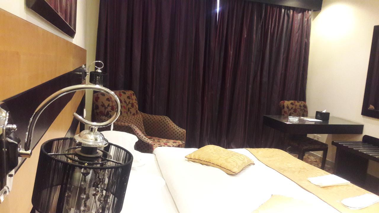 Rose Garden Hotel Эр-Рияд Экстерьер фото